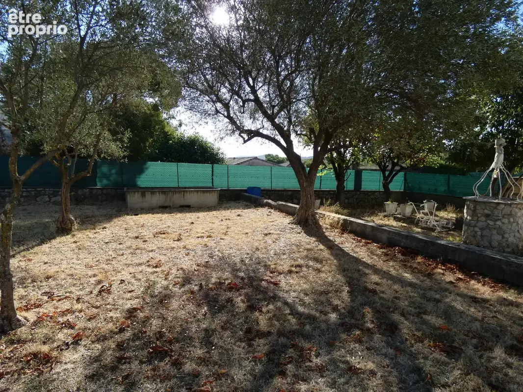 Alès , propriété deux logements sur 2200 m2 constructibles - photo 9