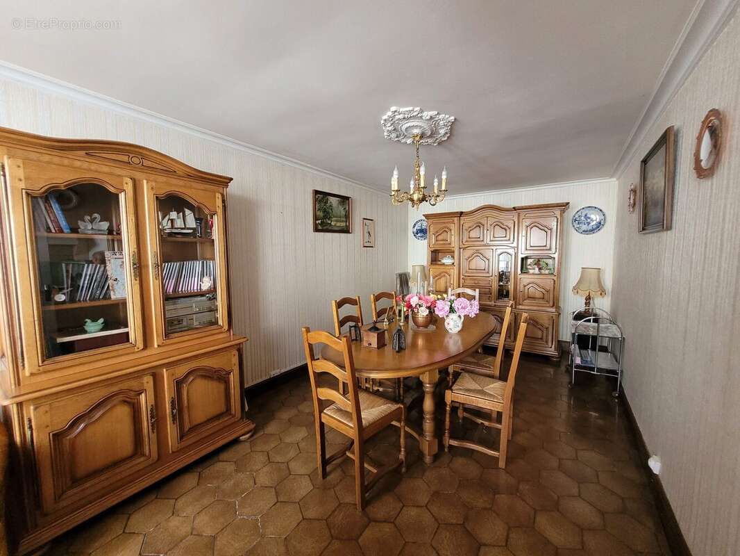 Maison à MOUTIERS-AU-PERCHE