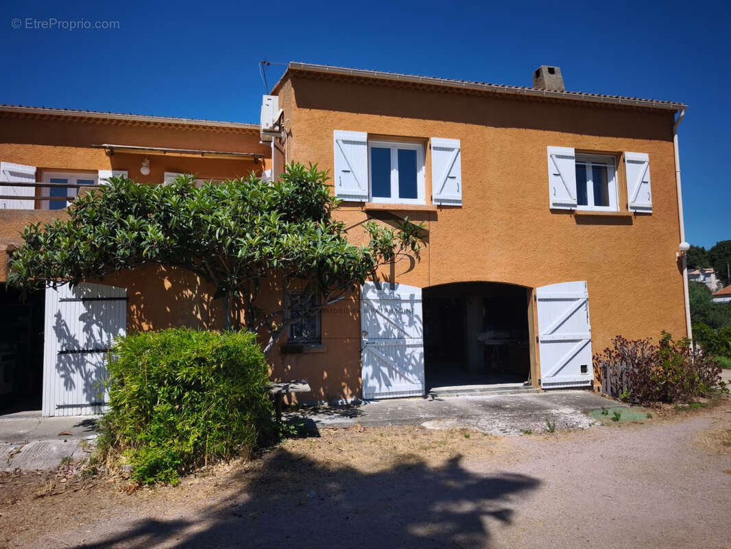 Maison familiale avec vue mer, jardin piscinable et fort potentiel - photo 3