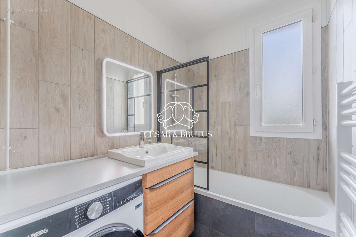Appartement à LA TOUR-DE-SALVAGNY