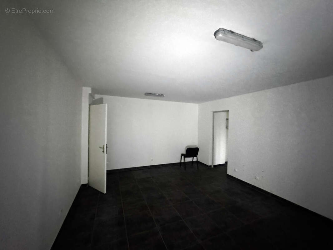 Commerce à ESCAUDAIN