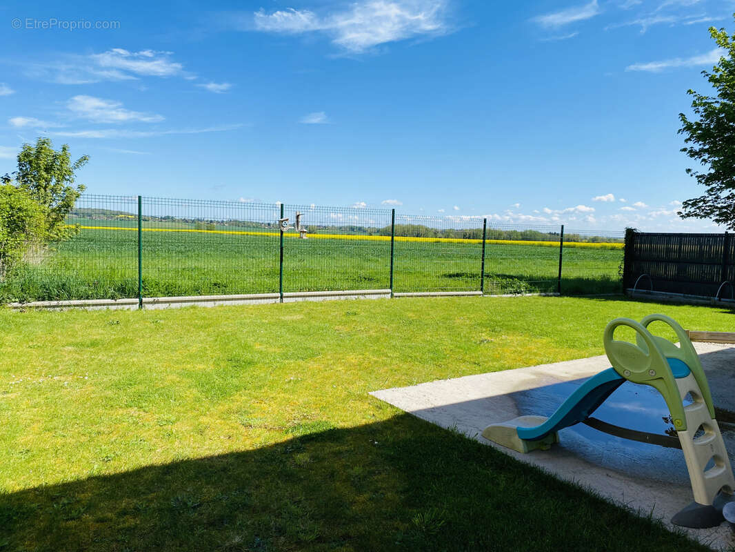 Maison à LA QUEUE-LES-YVELINES