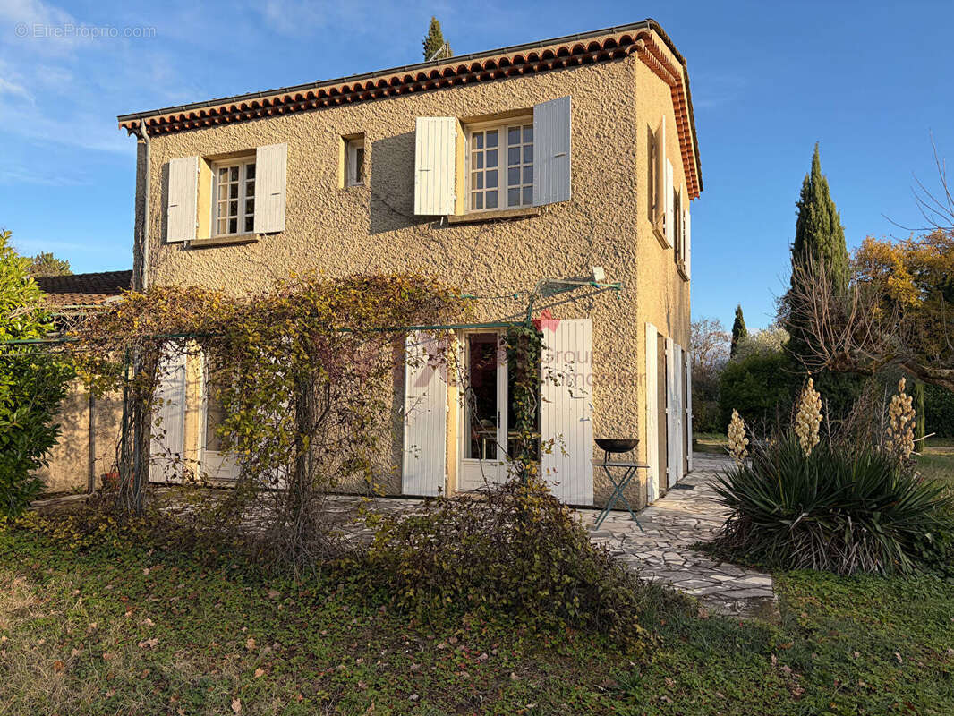 Maison à MONTELIER
