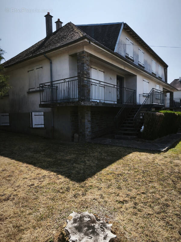 Maison à SAINT-YRIEIX-LA-PERCHE