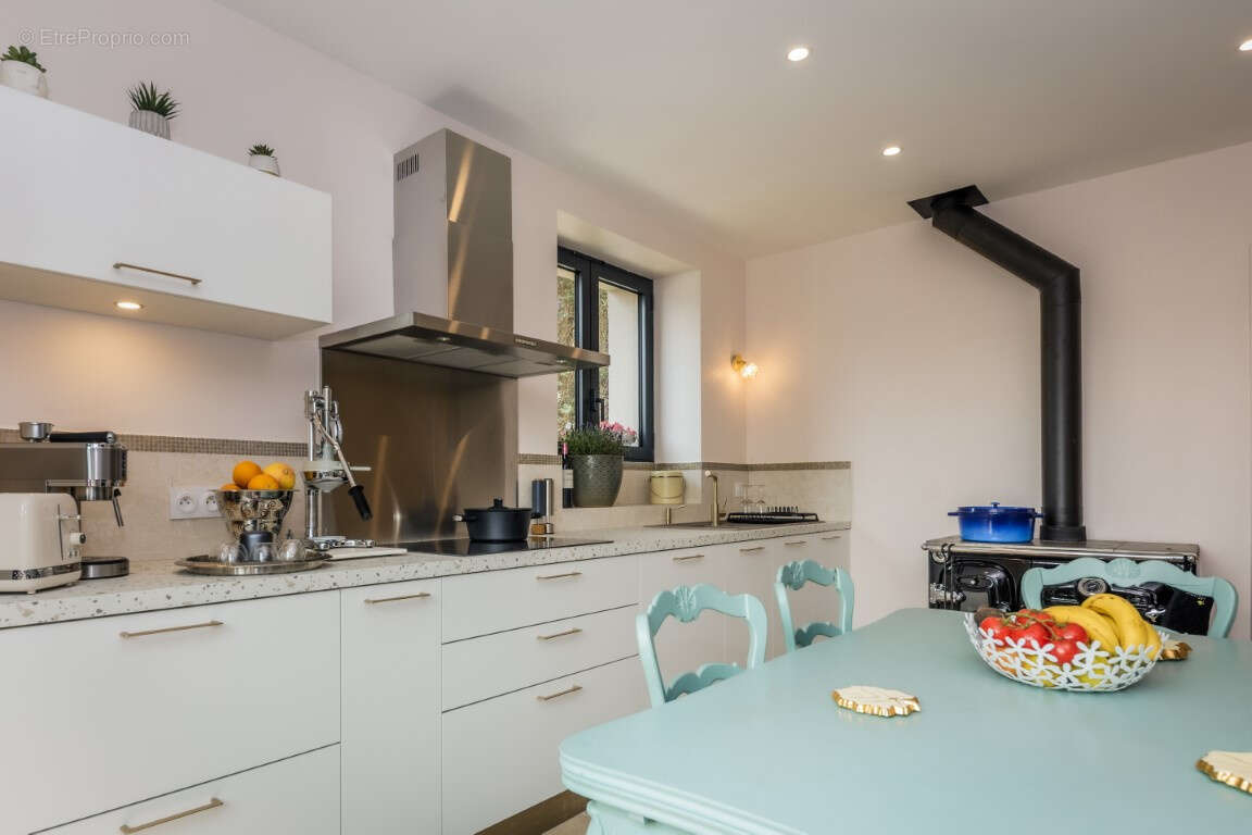 Maison à SEGUR-LE-CHATEAU