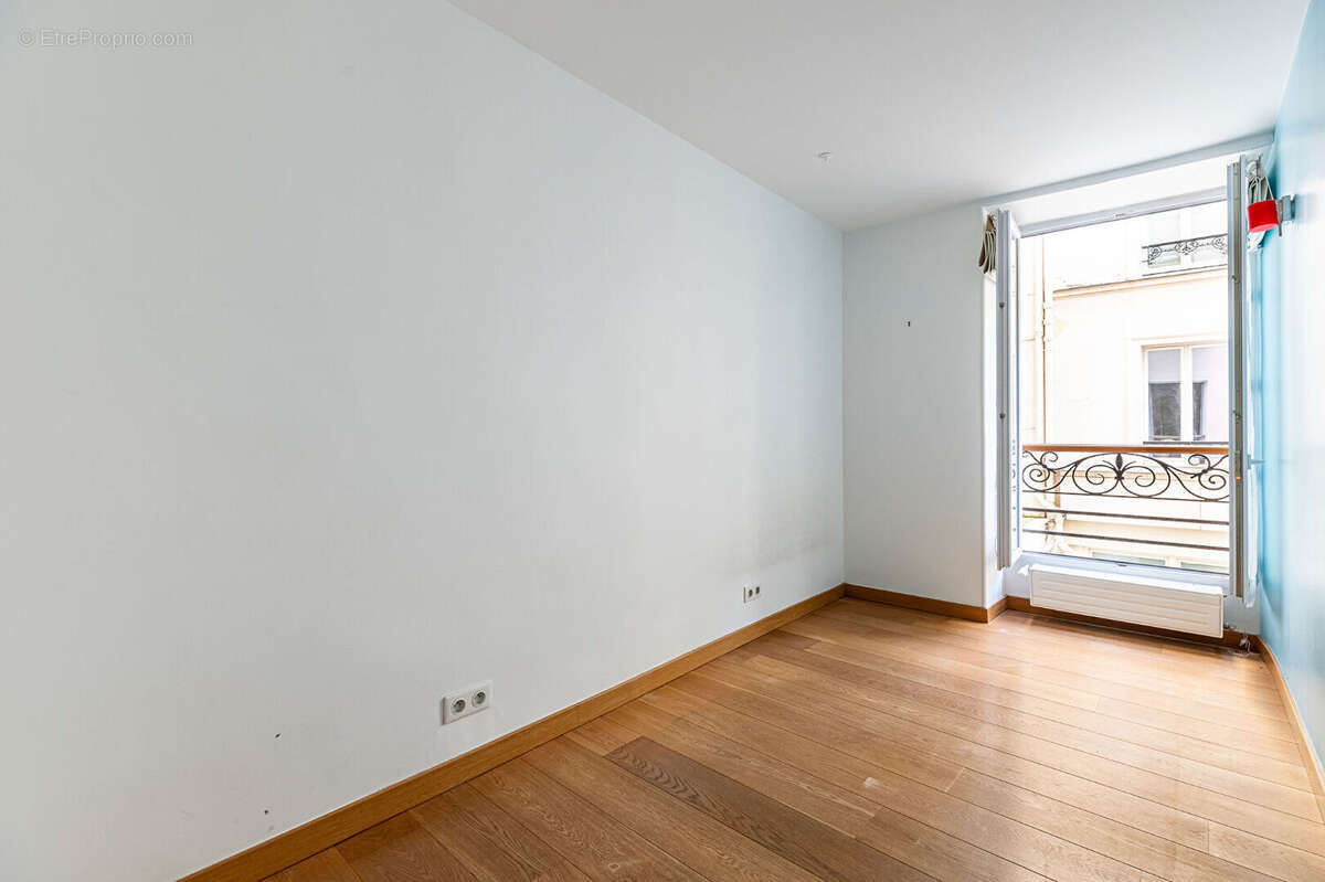 Appartement à PARIS-14E