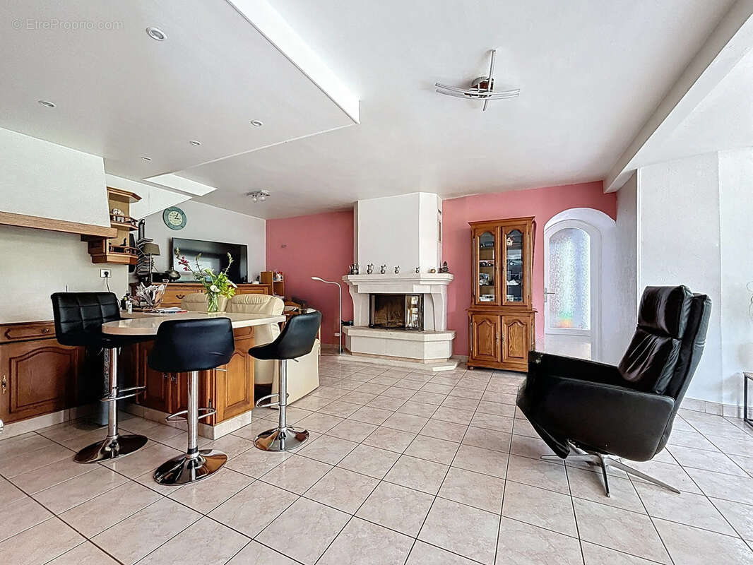 Maison à CONDE-SUR-VIRE