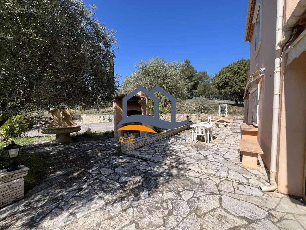 Maison à PEYROLLES-EN-PROVENCE