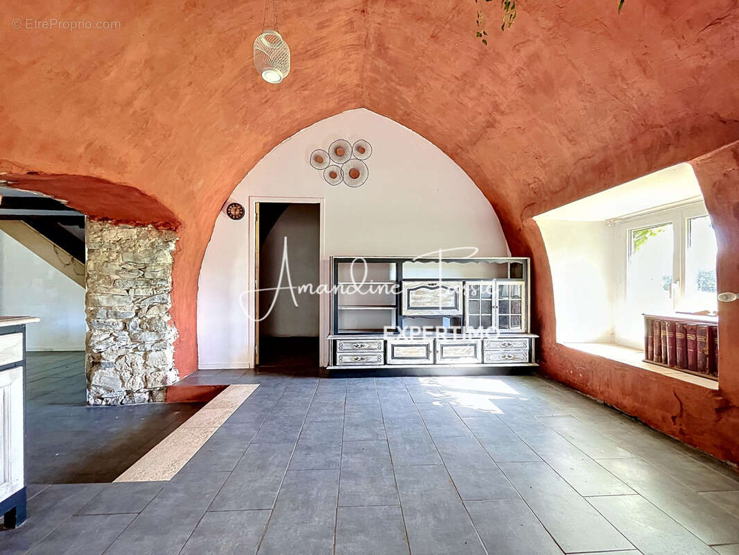 Ancien corps de ferme rénové avec 6 chambres et dépendances - photo 21