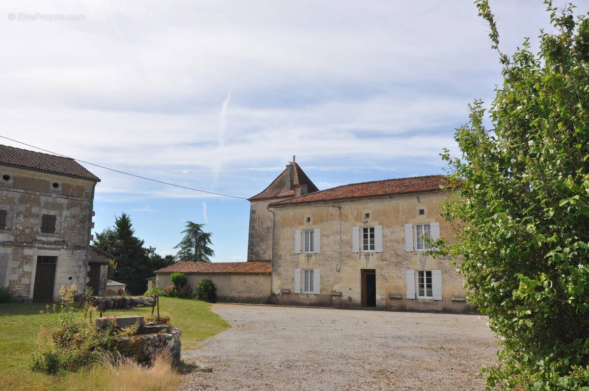 Maison à AUBETERRE-SUR-DRONNE