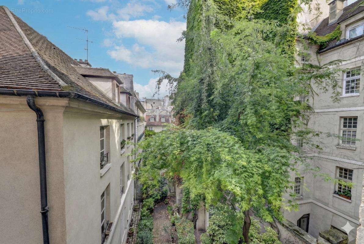Maison à PARIS-4E