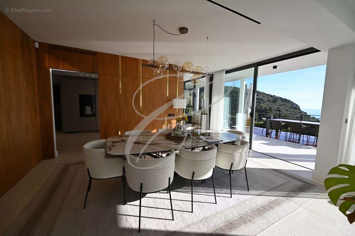 Maison à EZE