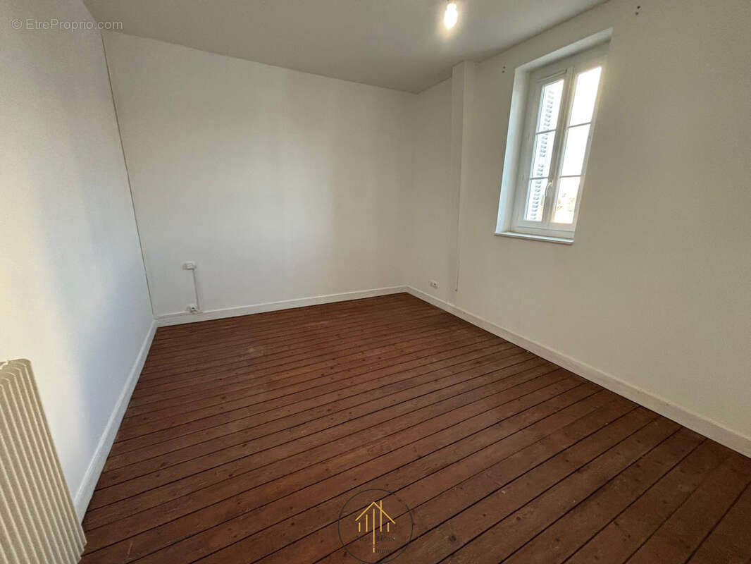 Maison à RUELLE-SUR-TOUVRE