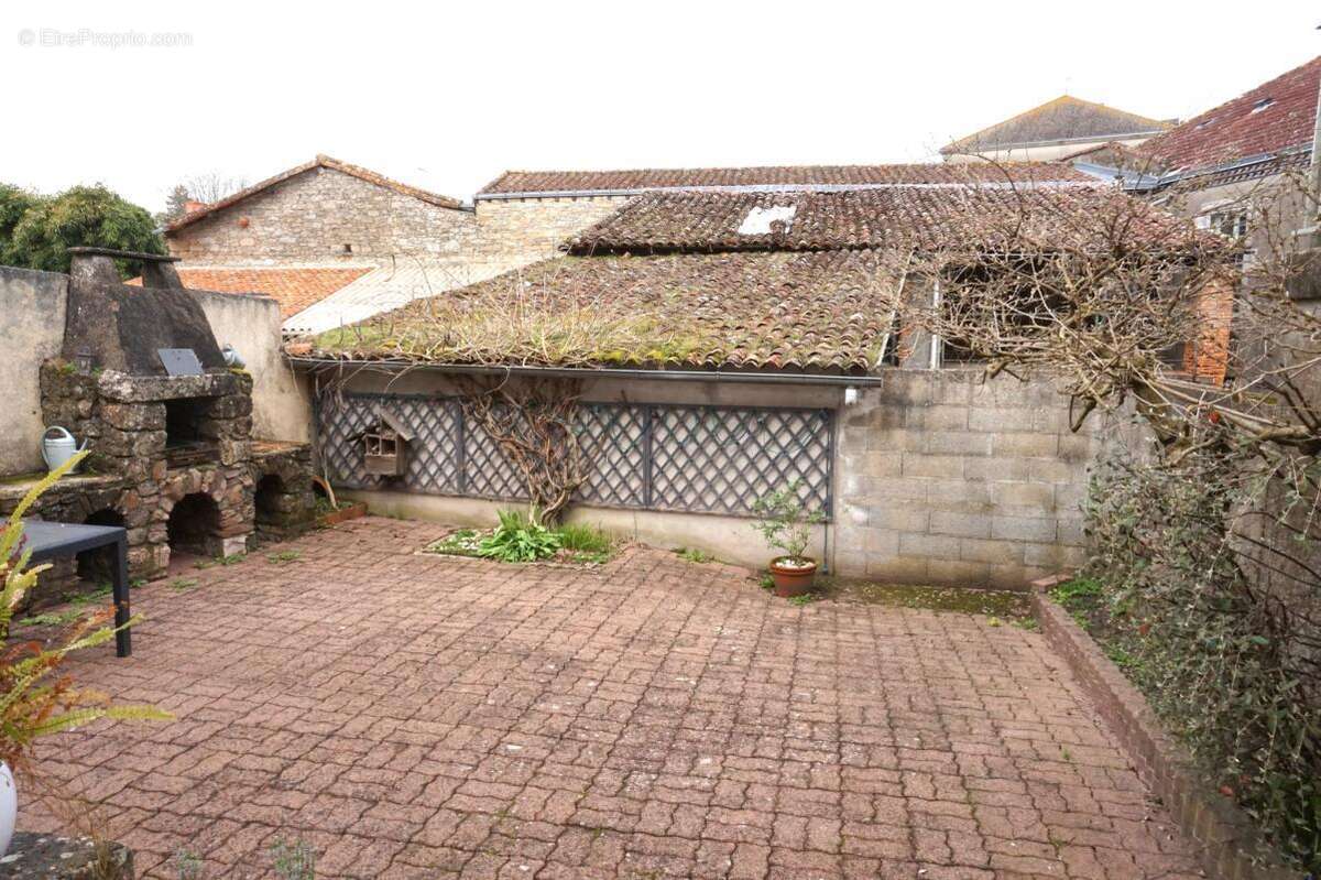 Maison à SAINT-LAURENT-SUR-SEVRE