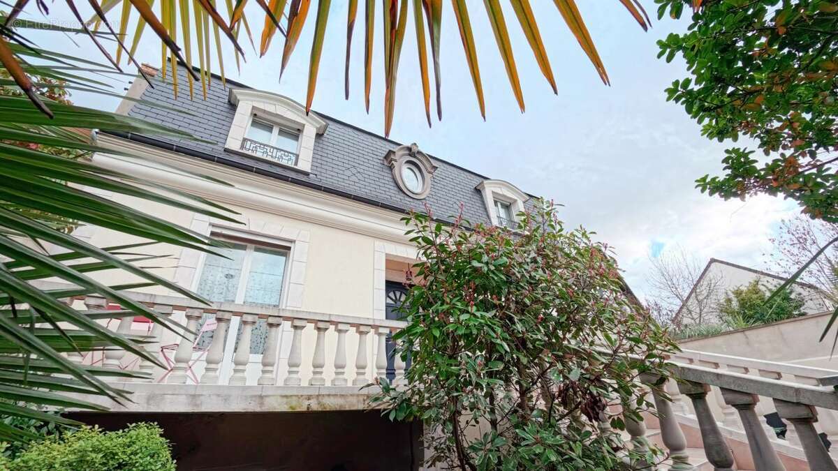 Maison à CHENNEVIERES-SUR-MARNE