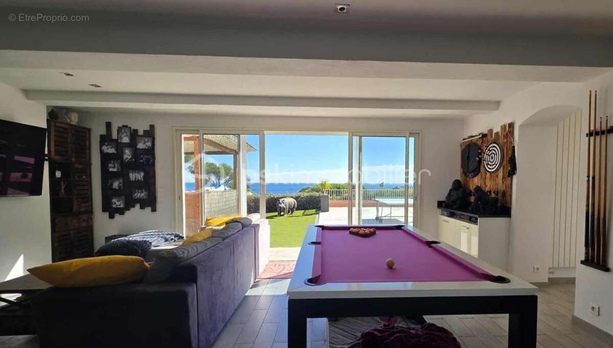 Maison à ROQUEBRUNE-SUR-ARGENS