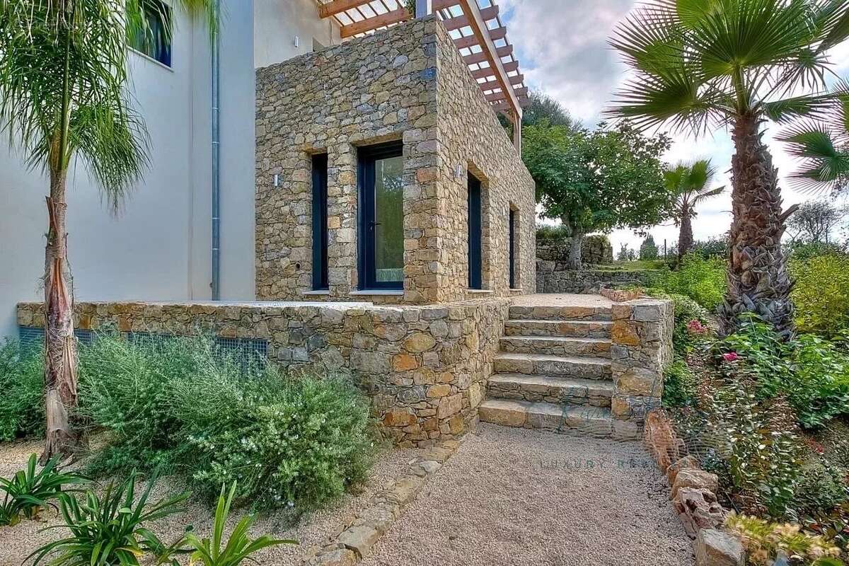 Maison à MOUGINS