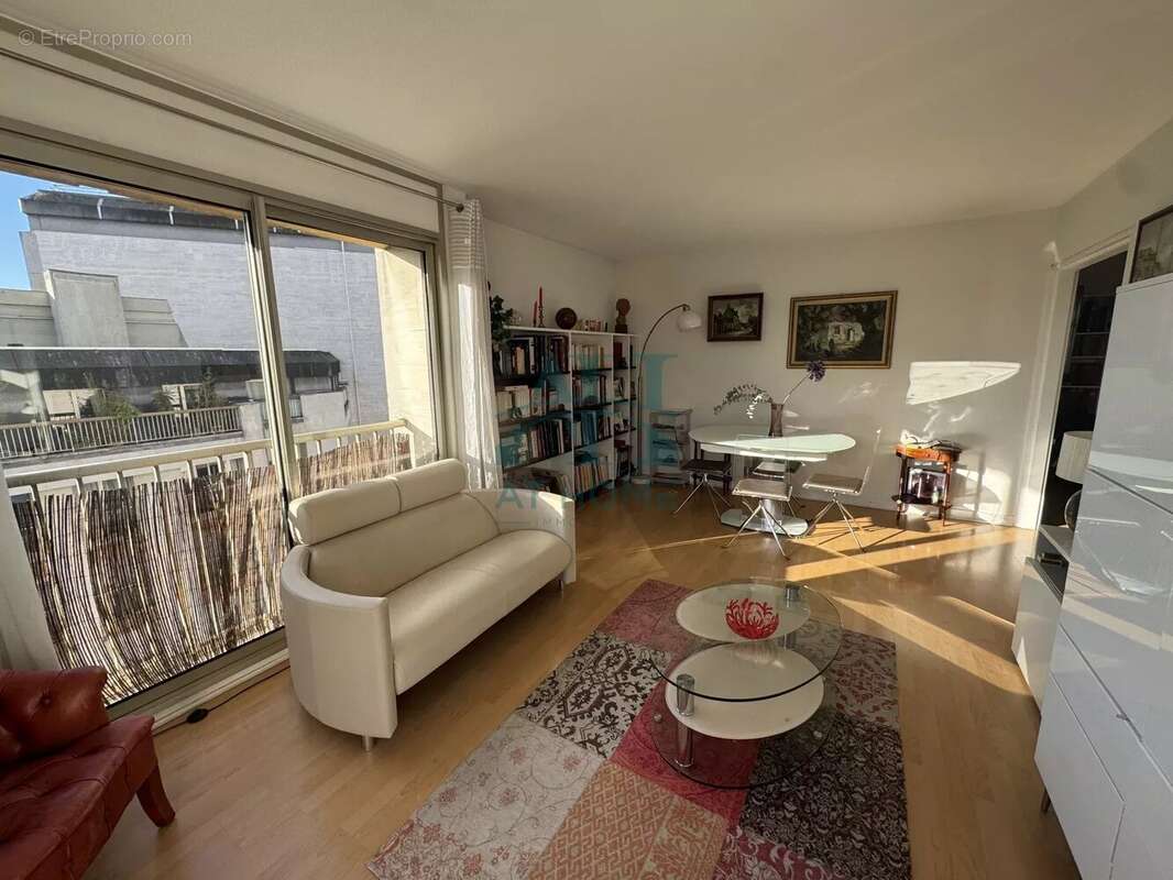 Appartement à PARIS-10E