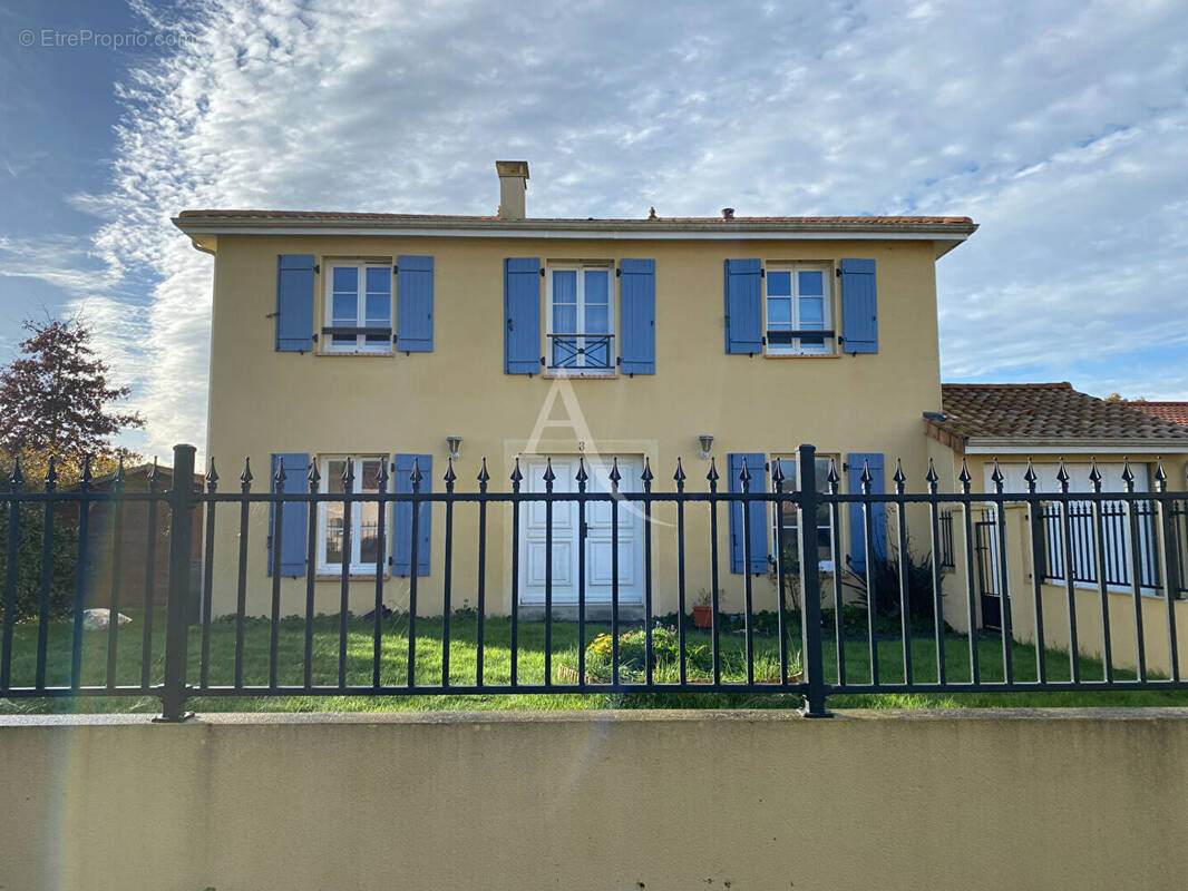 Maison à SAINT-ETIENNE-DE-MER-MORTE