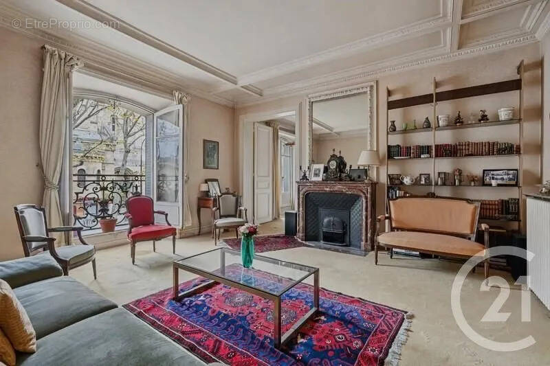 Appartement à NEUILLY-SUR-SEINE