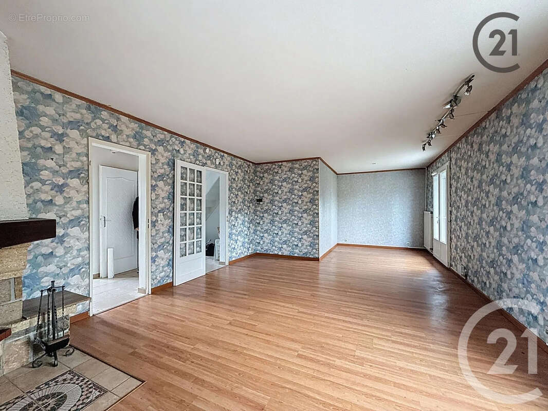 Maison à COMBS-LA-VILLE