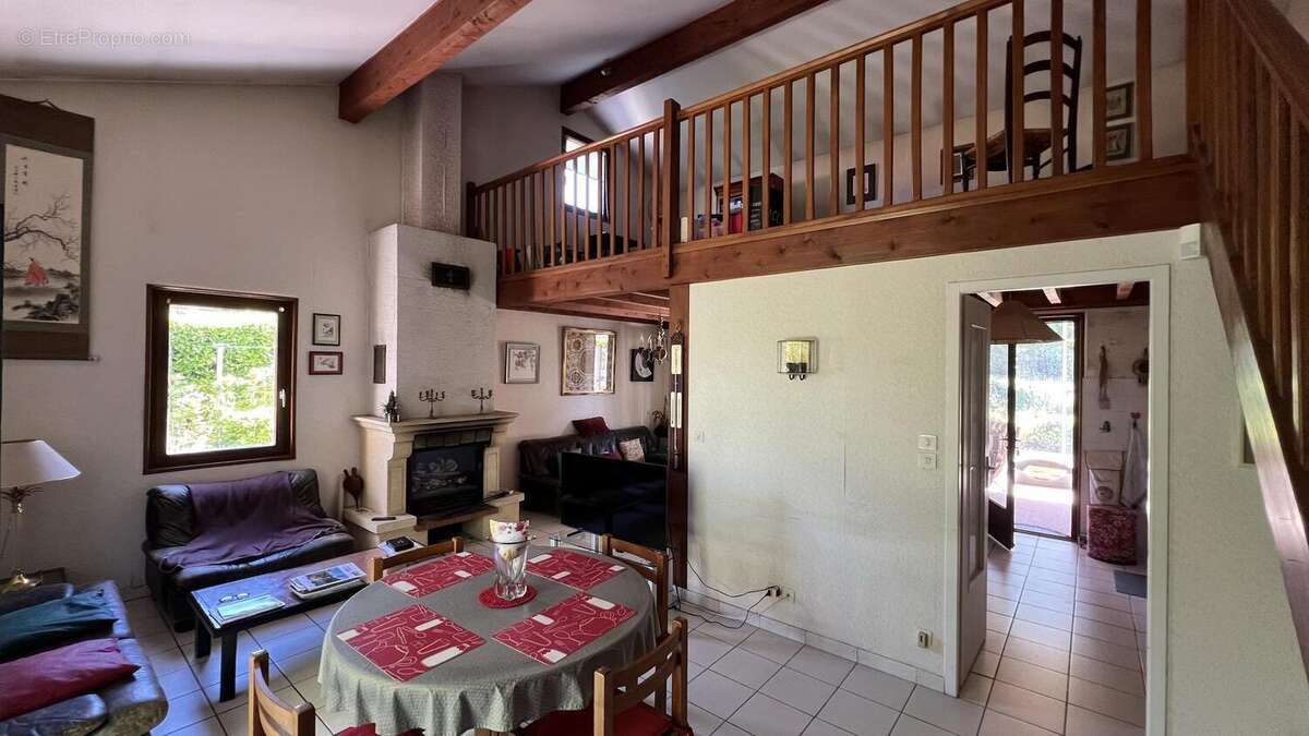 Photo 2 - Maison à LA TOUR-DE-SALVAGNY