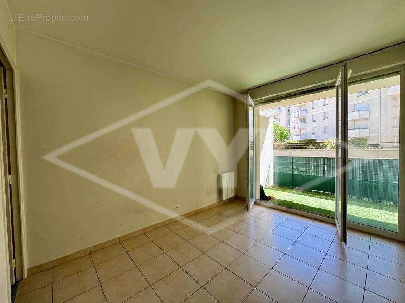 Appartement 65 m² à Combs-La-Ville  - photo 5