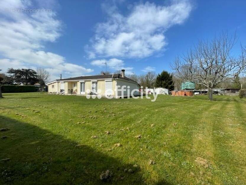 Maison à BLANQUEFORT