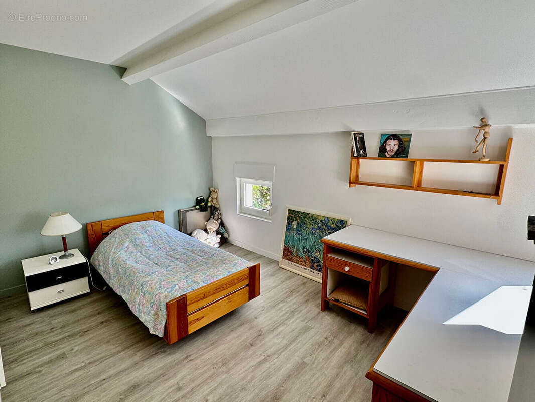 PERIGNAT-ÈS-ALLIER / Maison d'architecte ossature bois au calme avec terrain piscinable  ! - photo 9