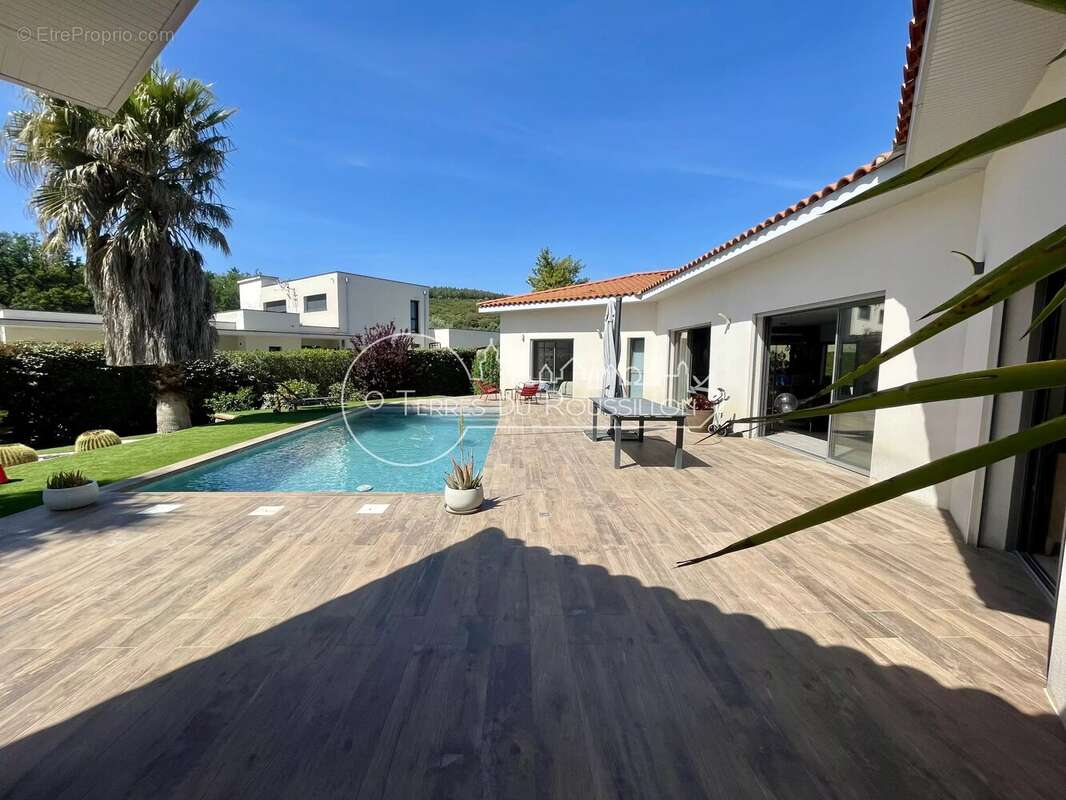 Maison à SAINTE-COLOMBE-DE-LA-COMMANDERIE