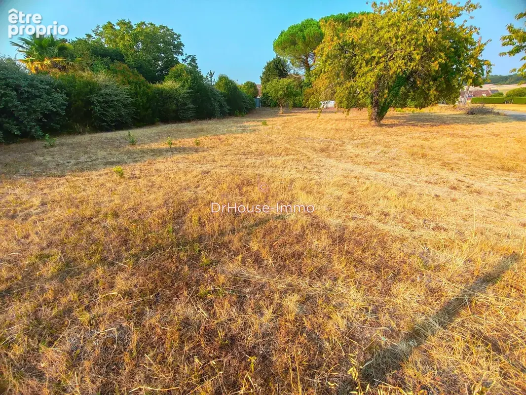 Terrain 1060 m² à Descartes  - photo 2