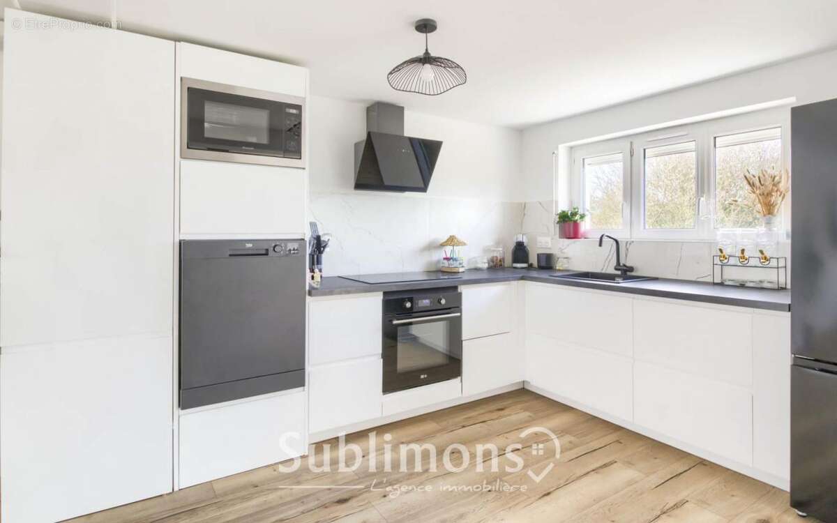 Maison à LA CHAPELLE-DES-MARAIS