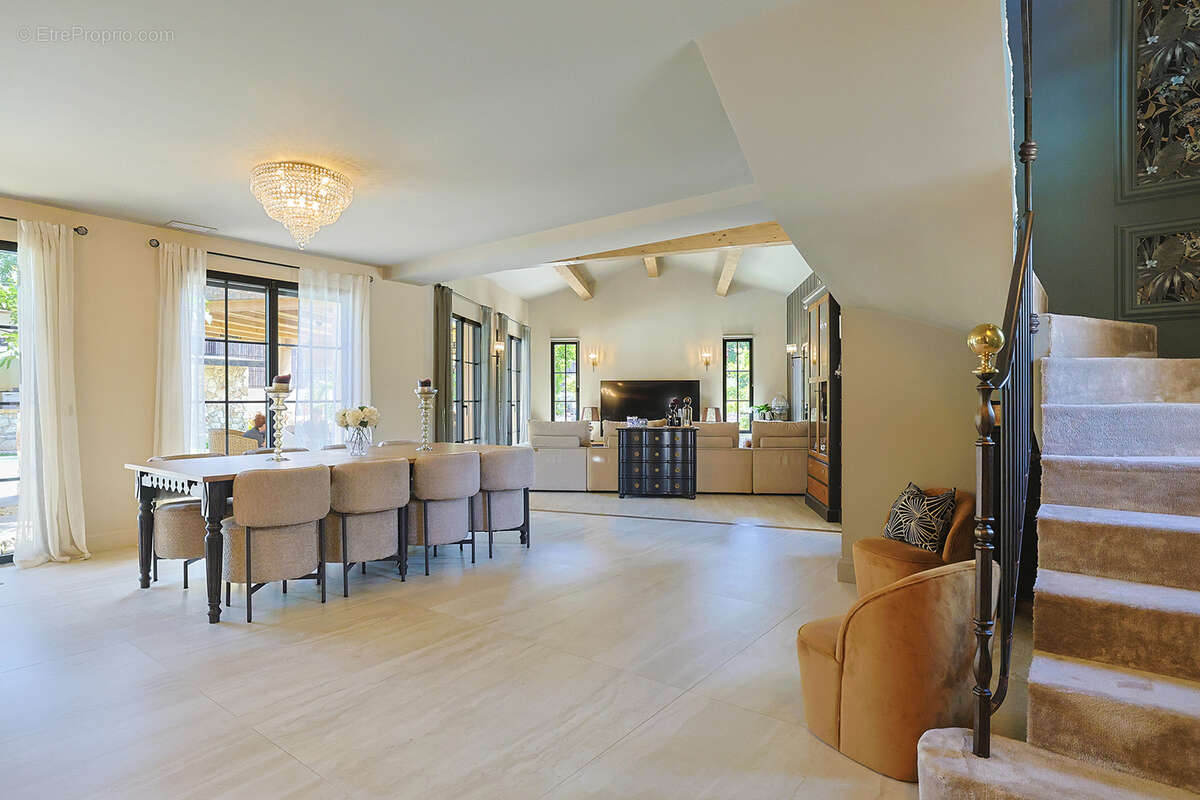 Maison à SOLLIES-TOUCAS