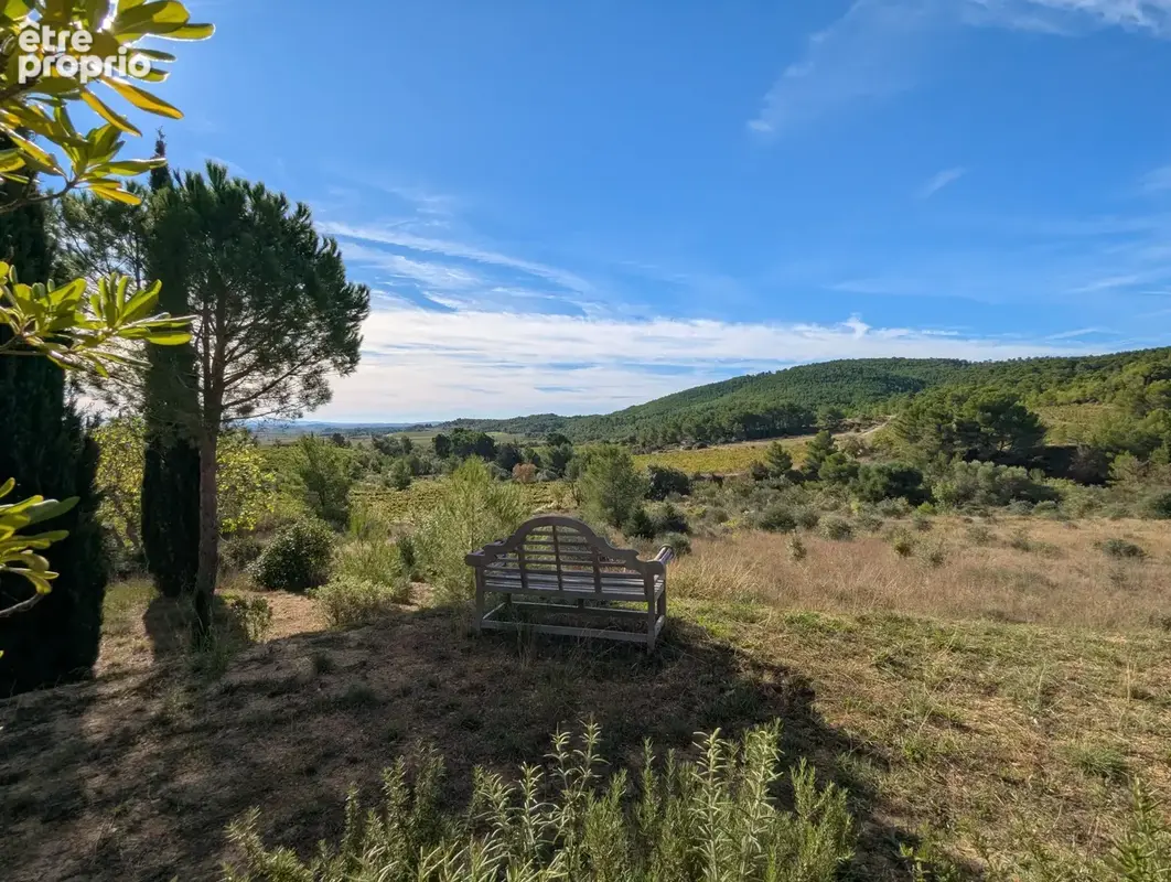 Villa d'architecte avec piscine, magnifiques vues dégagées et grand terrain - photo 22