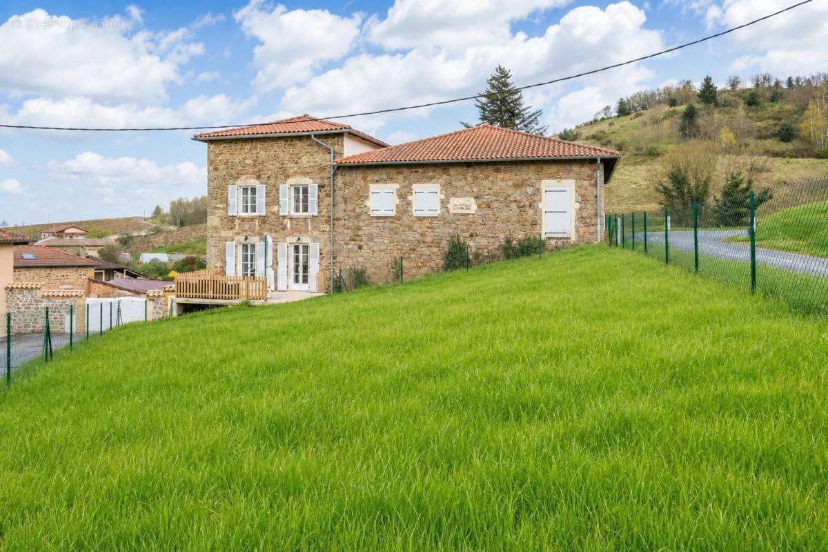 Villa en pierre rénovée avec garage à Vaulx-en-Beaujolais - photo 14