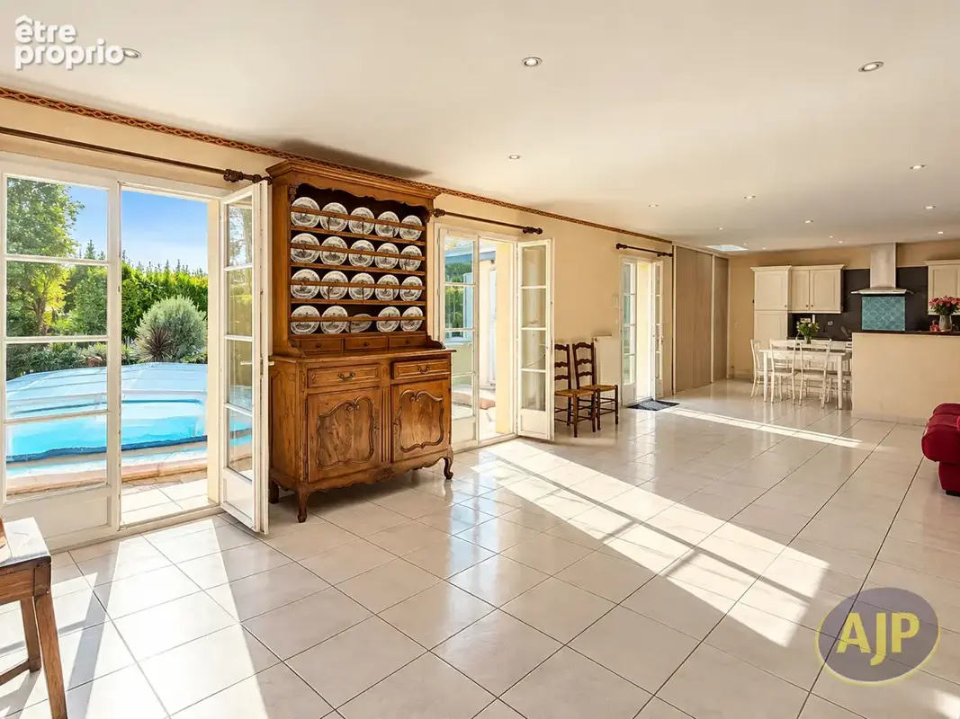 Saint-georges-des-coteaux  maison de plain-pied avec piscine - photo 3