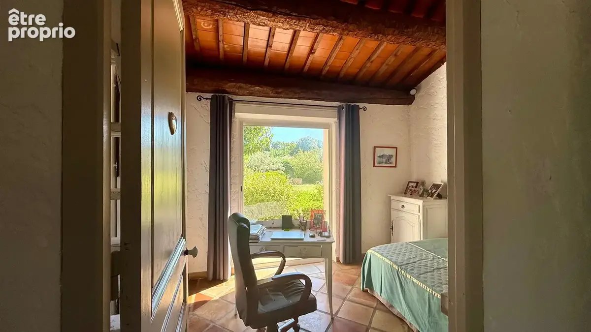 Propriété à vendre entre Peynier et Trets sur plus d'un hectare, maison principale environ 225 m2 - photo 9