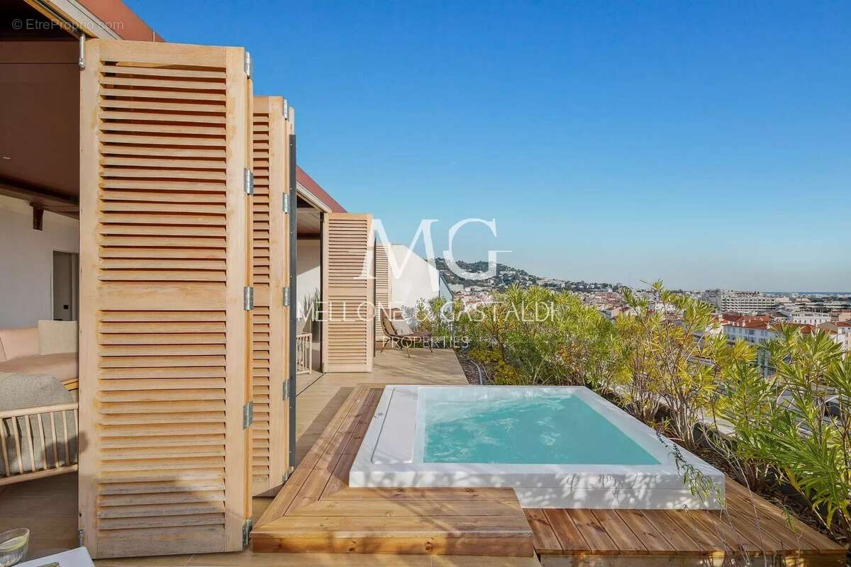 Cannes centre – penthouse d’exception – roof top – vue mer panoramique – 117 m² – 2 parkings - photo 3