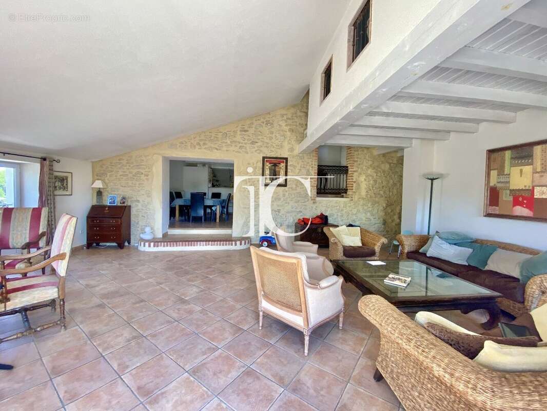 Rousson, mas de hameau renove en pierre 272m2, 3 chambres + 1 studio, terrasses, piscine - photo 6