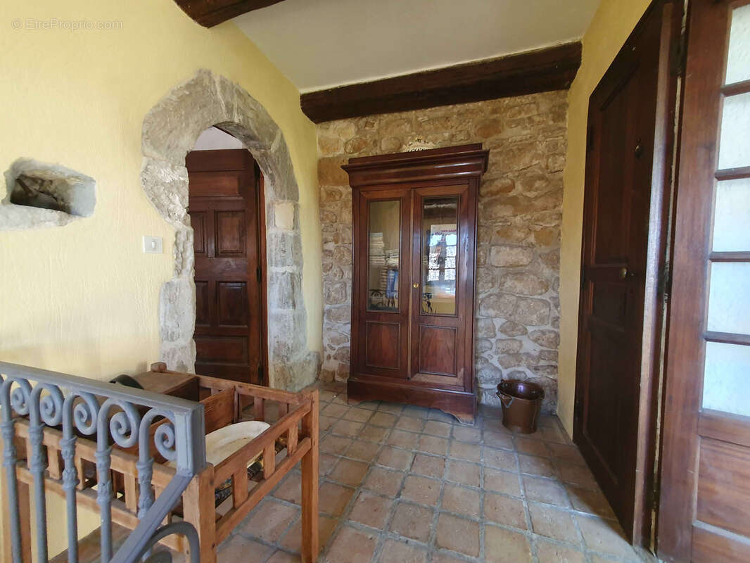 Maison à LA ROQUE-SUR-CEZE