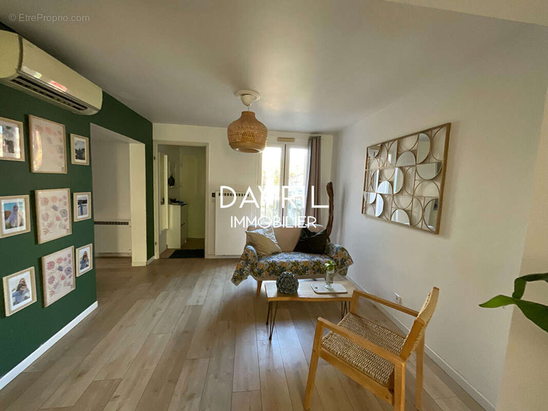 Maison à CHANTELOUP-LES-VIGNES