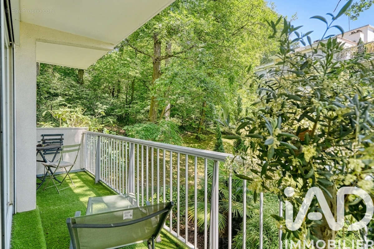 Photo 2 - Appartement à LE PLESSIS-ROBINSON