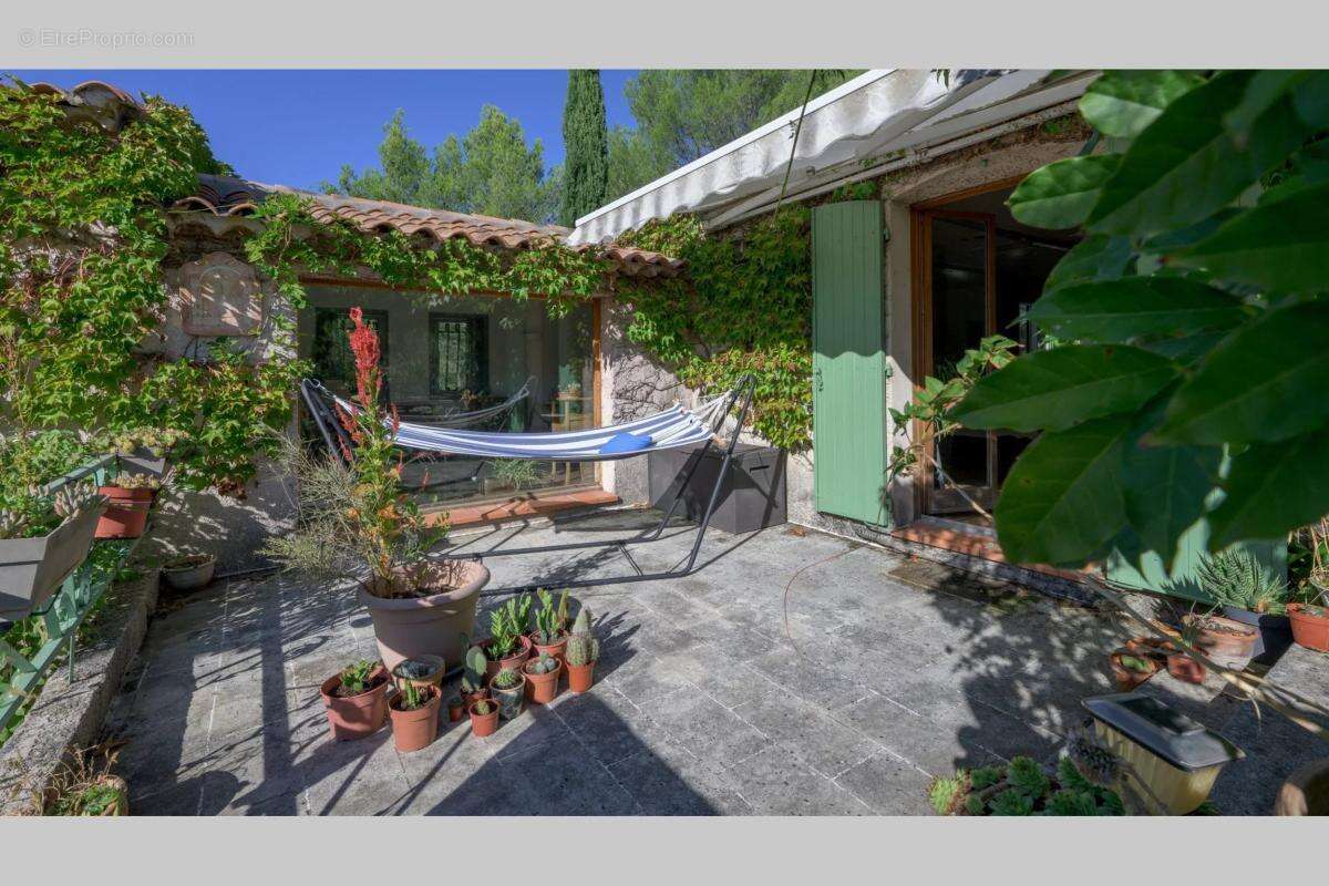Maison 265 m² à Rognes  - photo 7