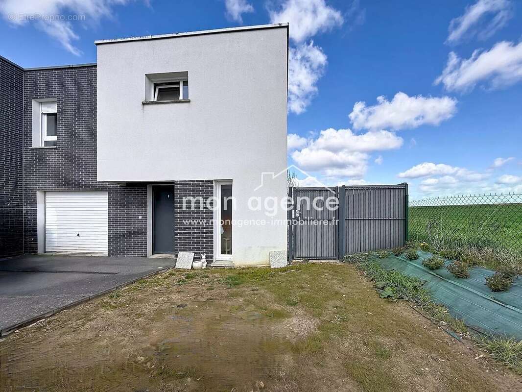 Maison à SAINT-AUBIN-CELLOVILLE