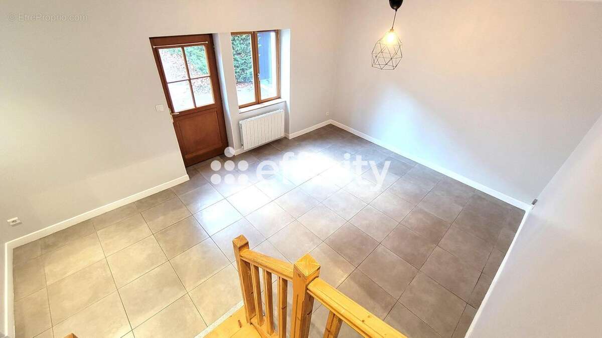 Maison à COLLONGES-AU-MONT-D'OR