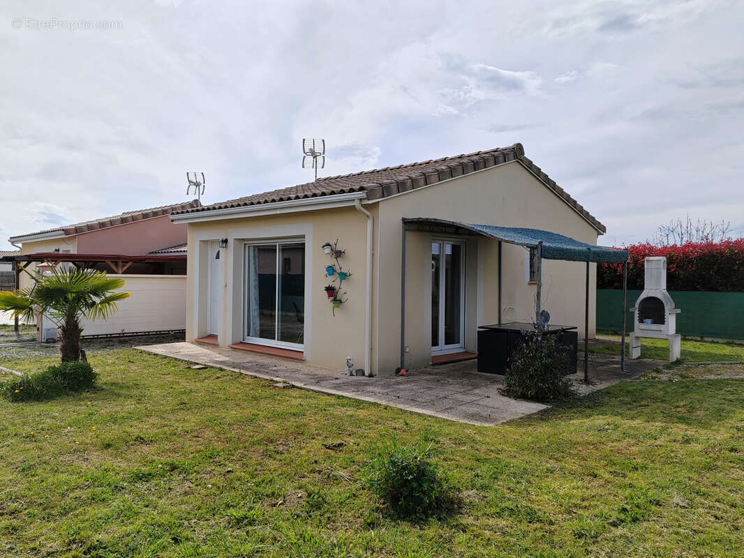 Maison à SAINT-CLAR-DE-RIVIERE