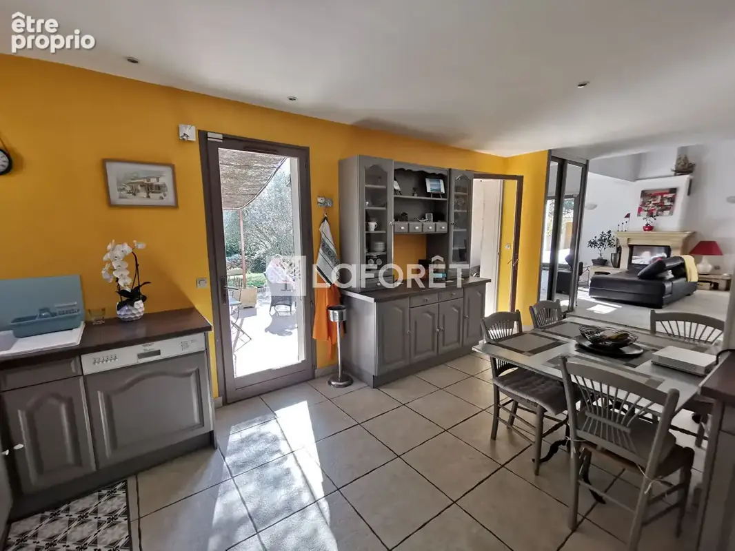 Maison Saint Maximin La Sainte Baume 8 pièces 148 m2 avec piscine - photo 7