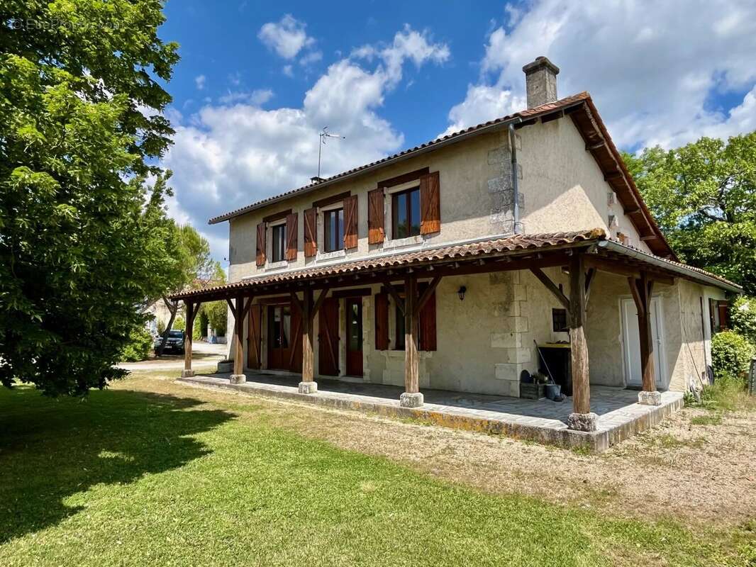 Maison à AUBETERRE-SUR-DRONNE