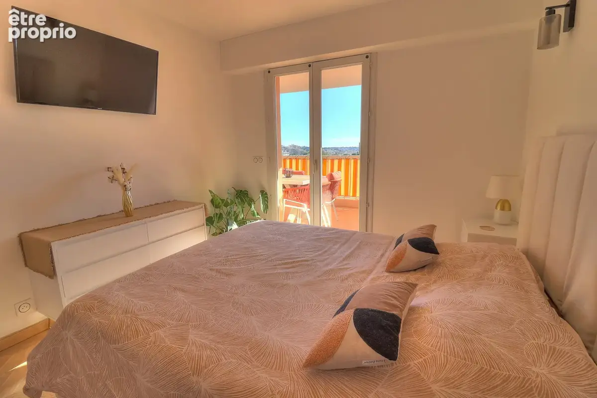 Antibes - Rare : Superbe 2 pièces avec grande terrasse au calme - photo 8