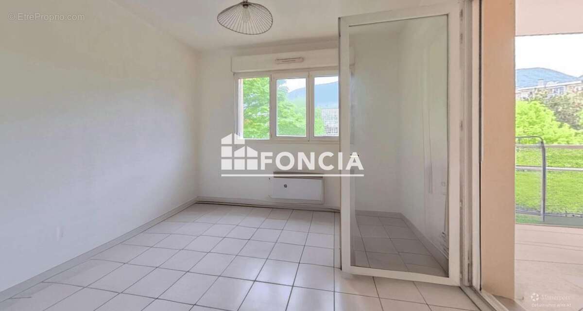 Appartement à SAINT-MARTIN-D'HERES